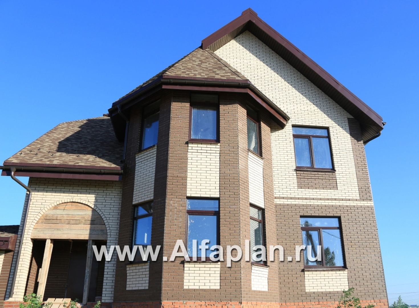 «Успех Плюс» — проект двухэтажного коттеджа, с эркером,  с цокольным этажом - дизайн дома №3